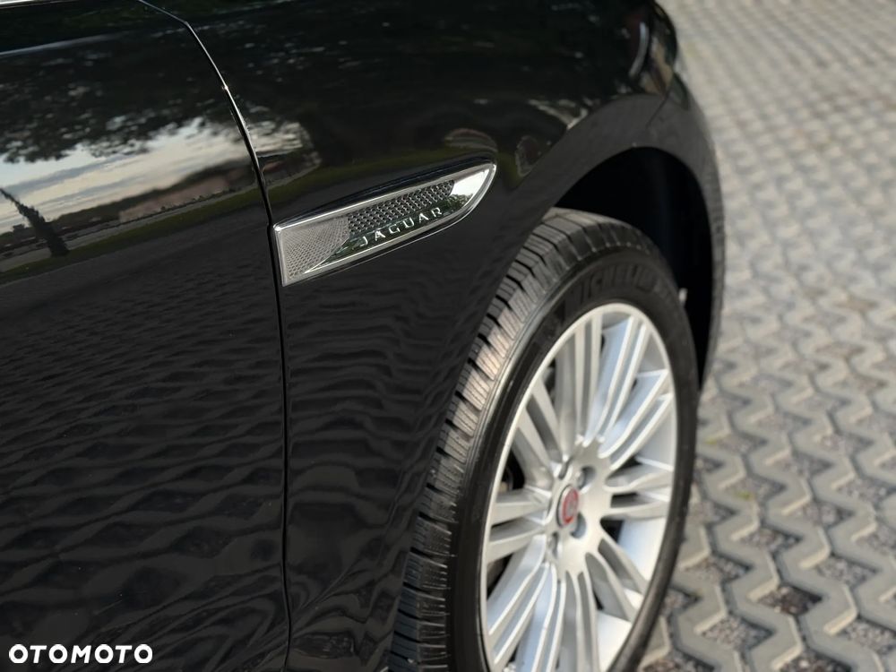 Jaguar F-Pace 30t AWD Portfolio - 12
