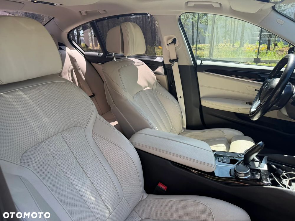 BMW Seria 5 520d Sport Line - 10