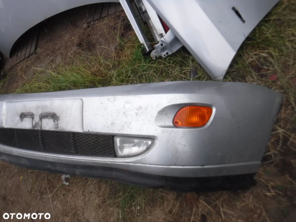 Ford Focus Mk1 zderzak przod srebrny - 3