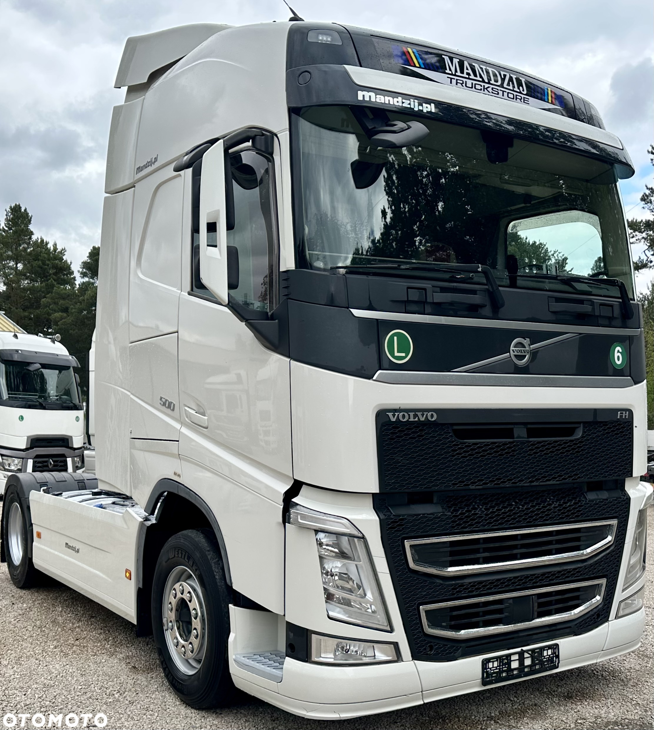 Volvo FH500 GLOB XL AUTOMAT FULLSPOJLERY KLIMA SKÓRA LED LODÓWKA 2xALUTANK EURO 6 2015r ŁADNY - 3