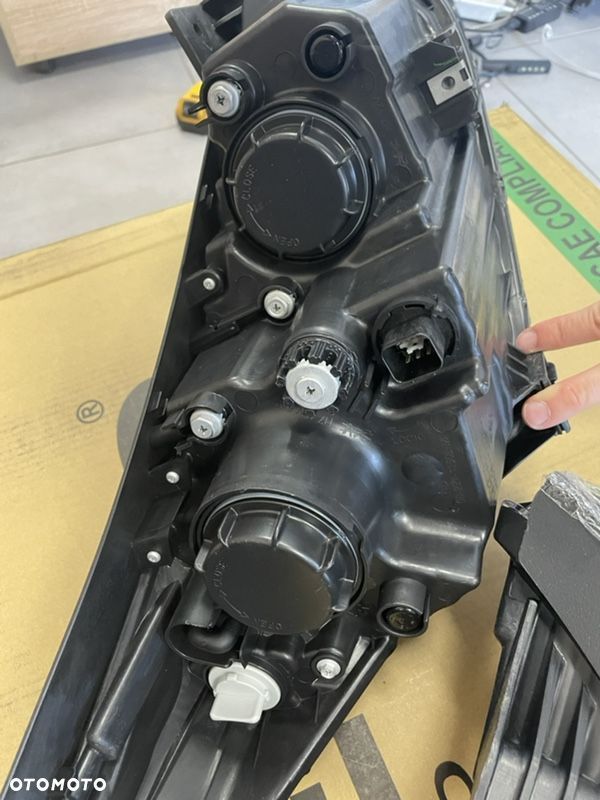 Hyundai IX35 reflektor przód nowy - 8