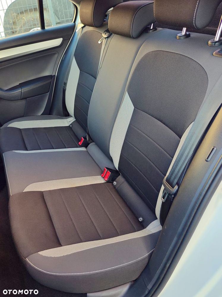 Skoda RAPID 1.0 TSI Ambition - 8