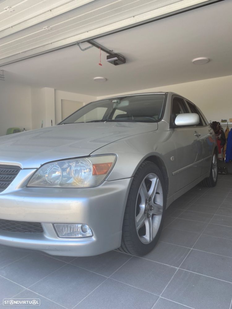 Lexus IS 200 SportCross - 3