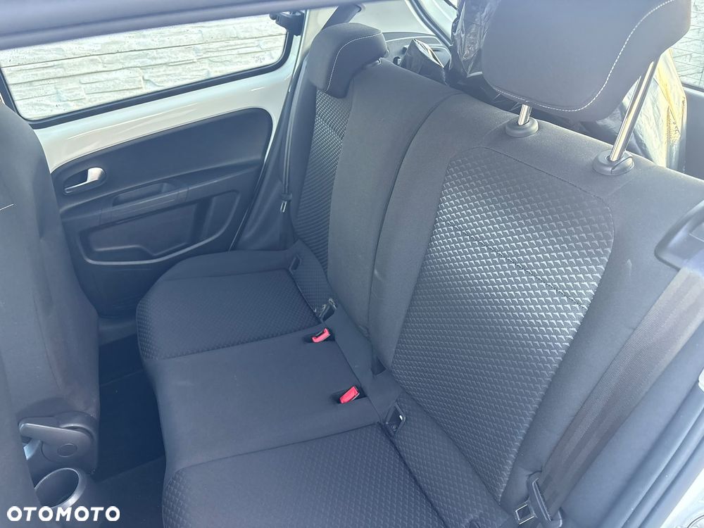 Volkswagen up! Active - 15
