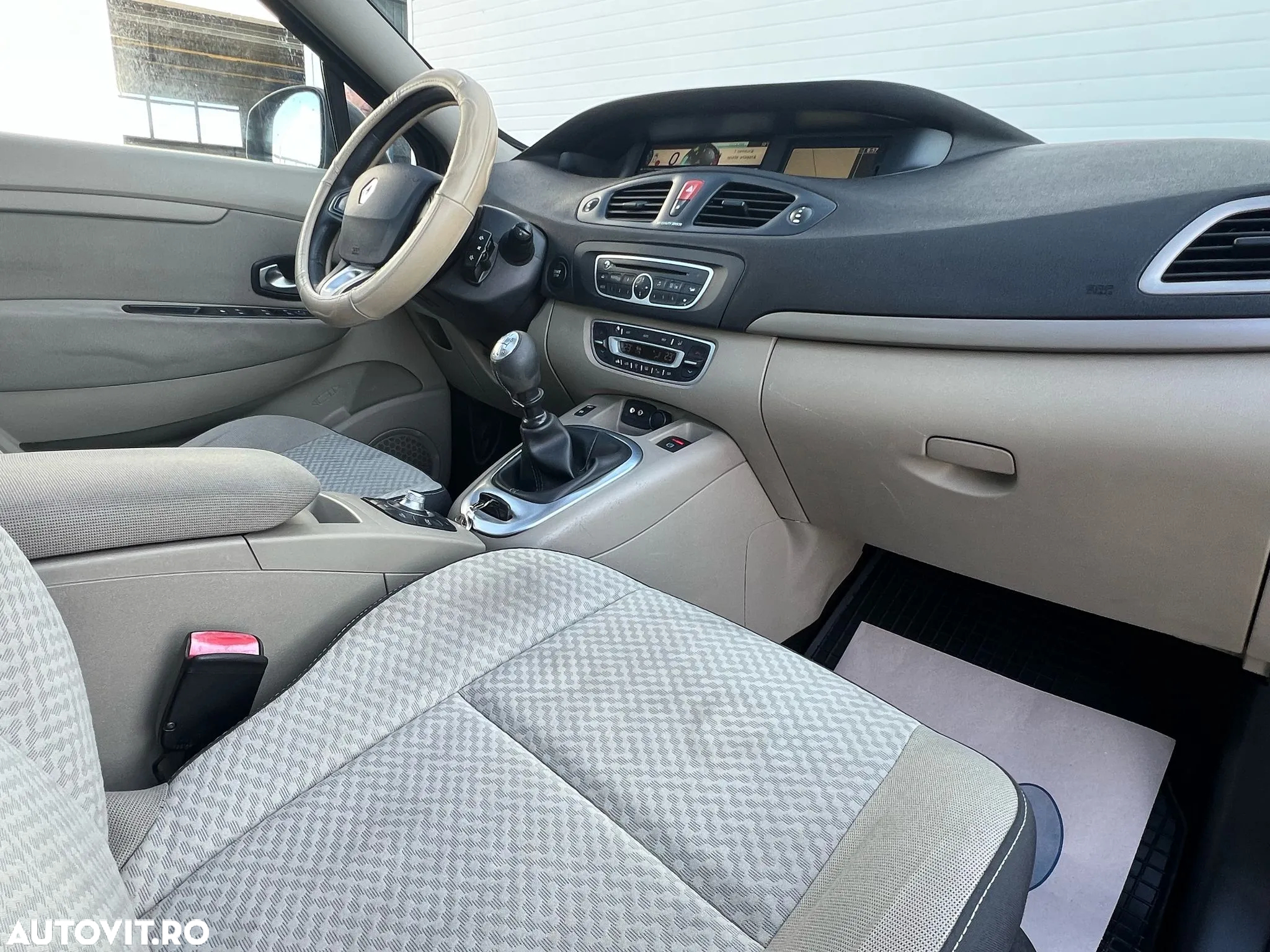 Renault Scenic - 25
