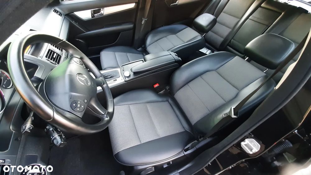 Mercedes-Benz Klasa C 180 CGI Automatik BlueEFFICIENCY Avantgarde - 34