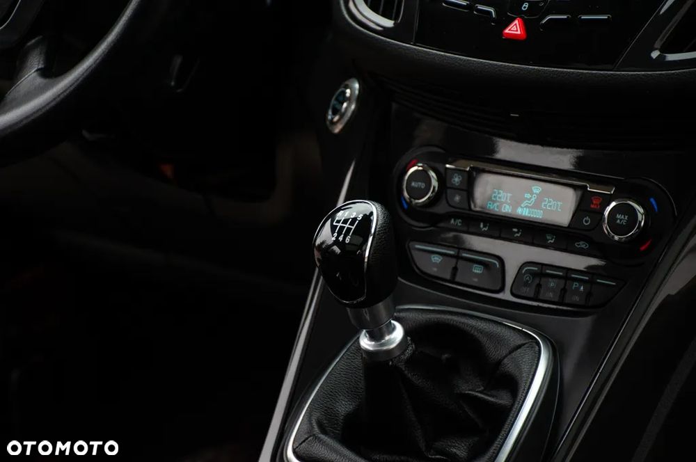 Ford Kuga 1.6 EcoBoost 2x4 Titanium - 36