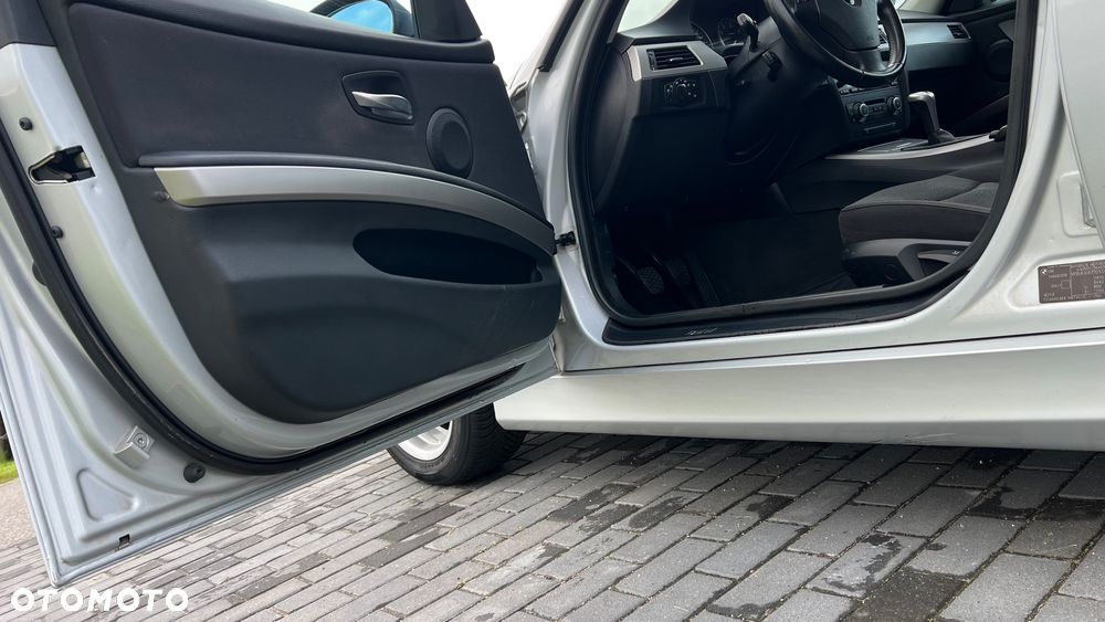 BMW Seria 3 320i - 32
