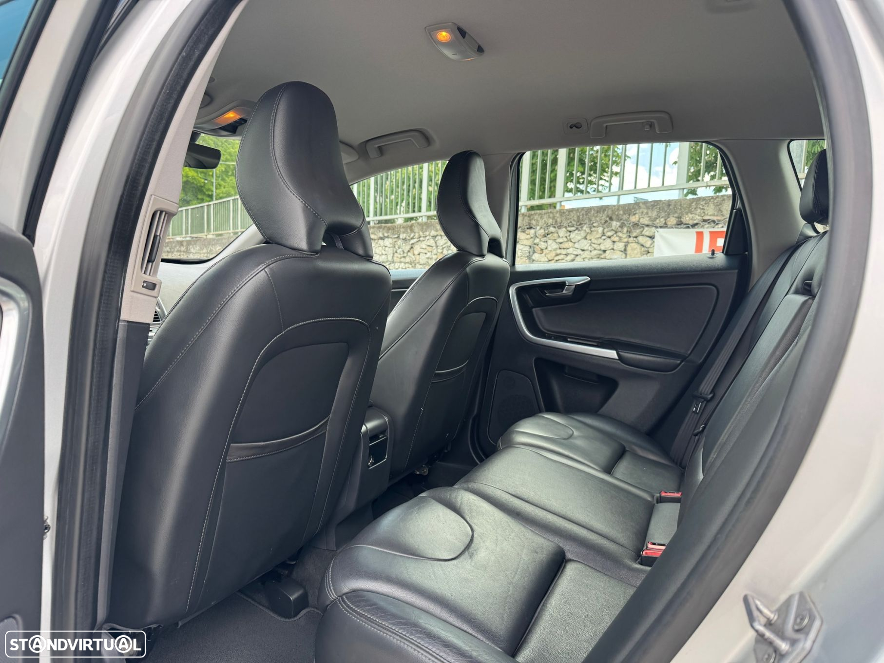 Volvo XC 60 2.0 D3 Momentum Geartronic - 13