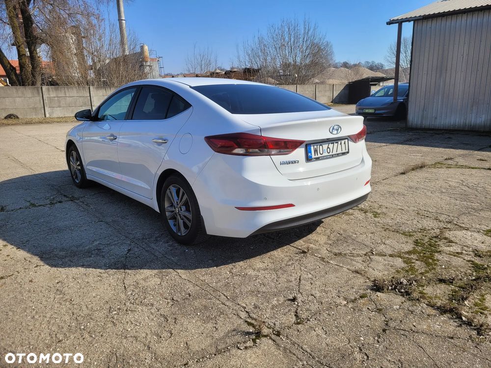 Hyundai Elantra 1.6 Comfort - 3
