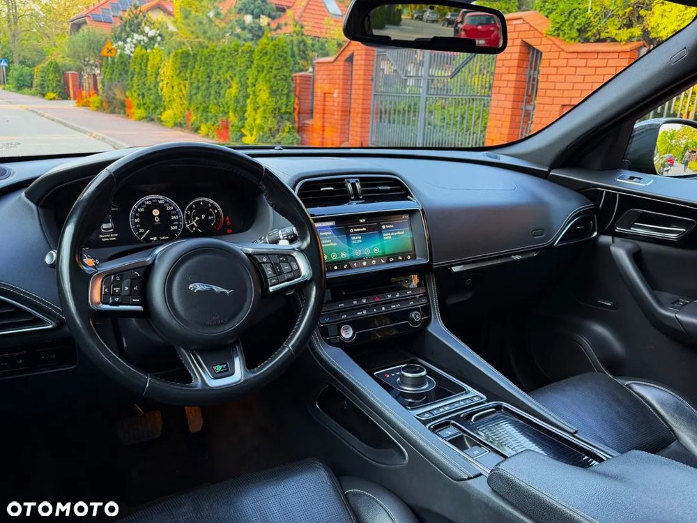 Jaguar F-Pace 2.0 i4P AWD R-Sport - 4