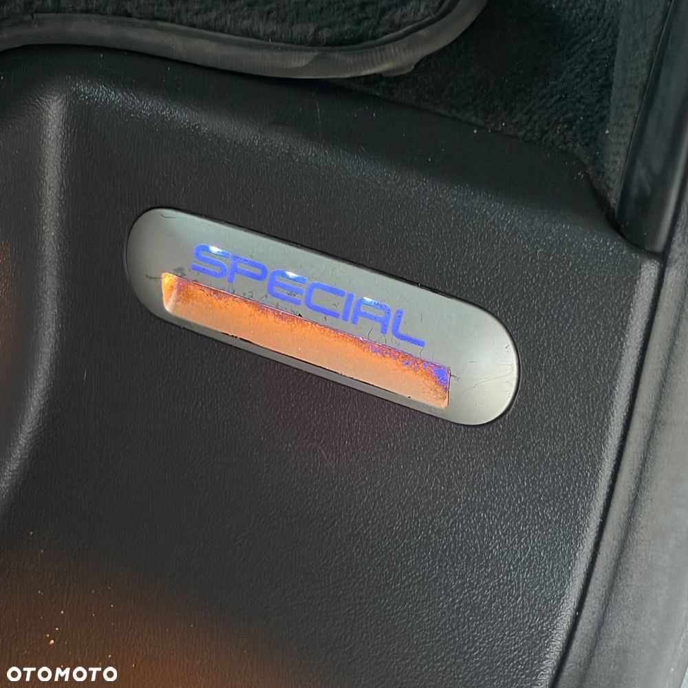 Volkswagen Multivan - 24