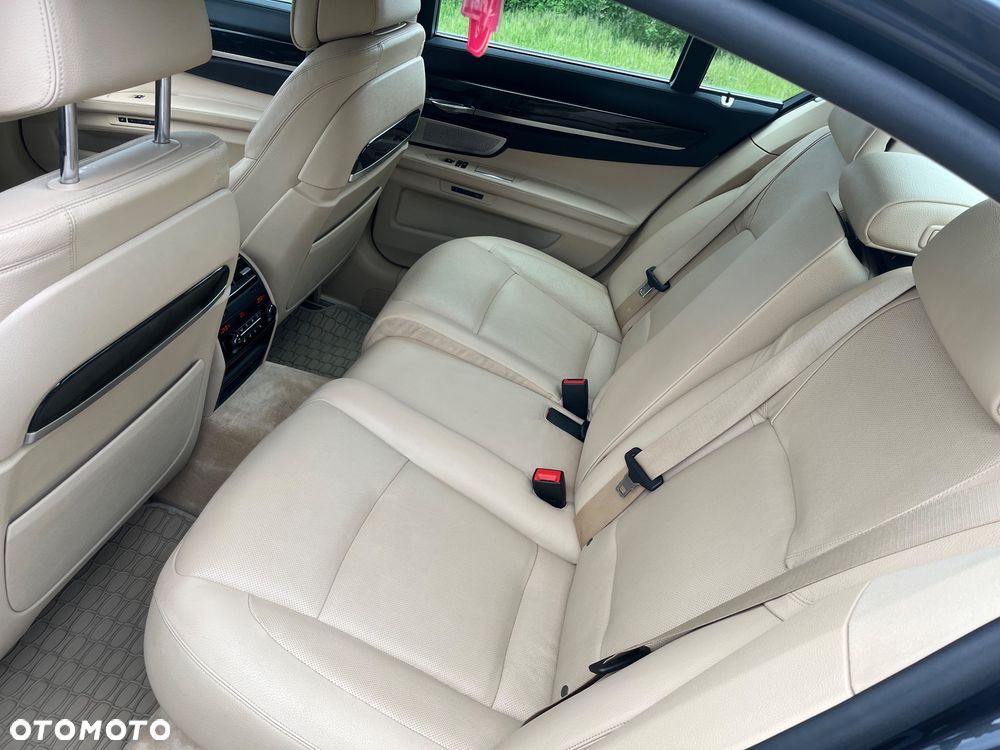 BMW Seria 7 750d xDrive - 9
