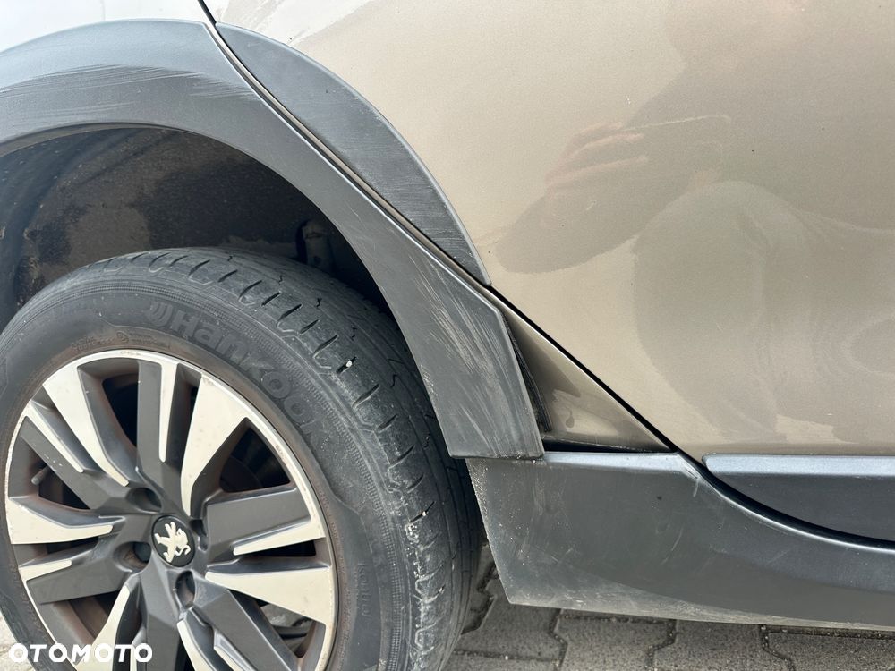 Peugeot 2008 BlueHDi 100 STOP & START Allure - 22