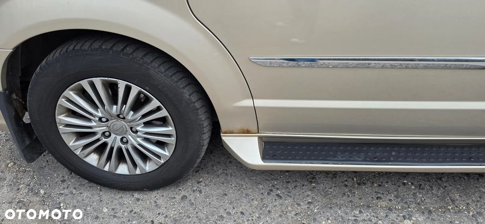 Chrysler Town & Country 3.6 Limited - 7