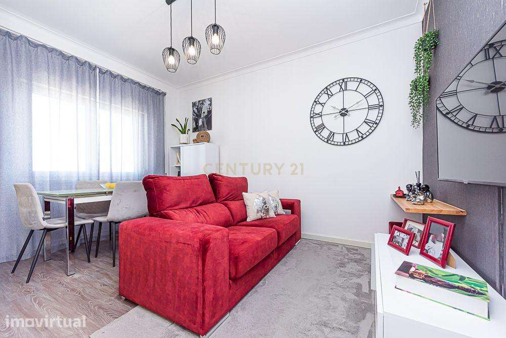 Apartamento T3 Remodelado, Mobilado e Semi-Equipado - Grande imagem: 2/36