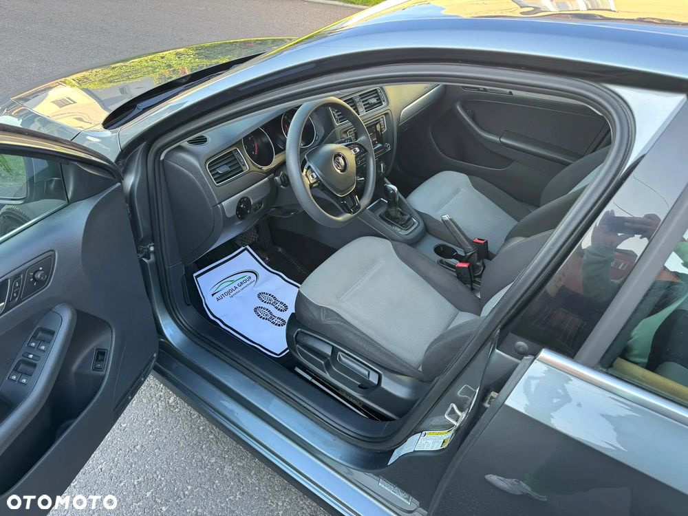 Volkswagen Jetta - 8