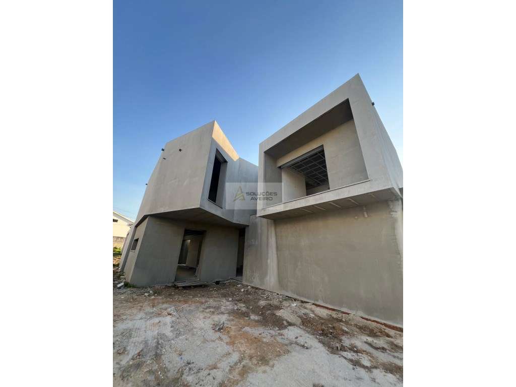 Moradia T4 Isolada em Aradas! - Grande imagem: 3/11