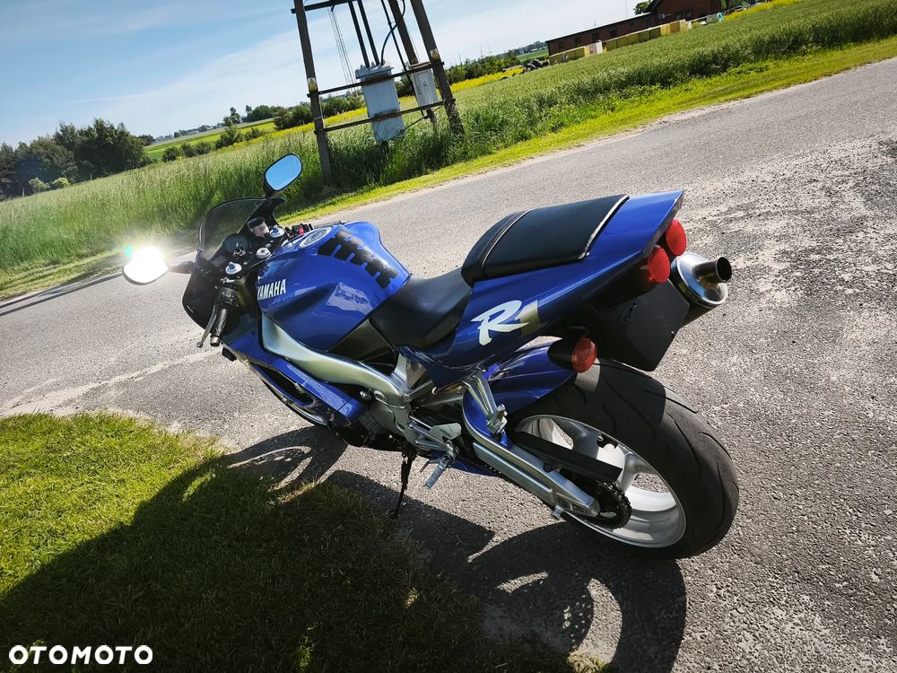 Yamaha R1 - 12