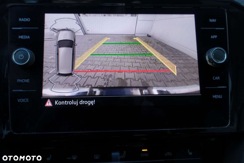 Volkswagen Passat - 20