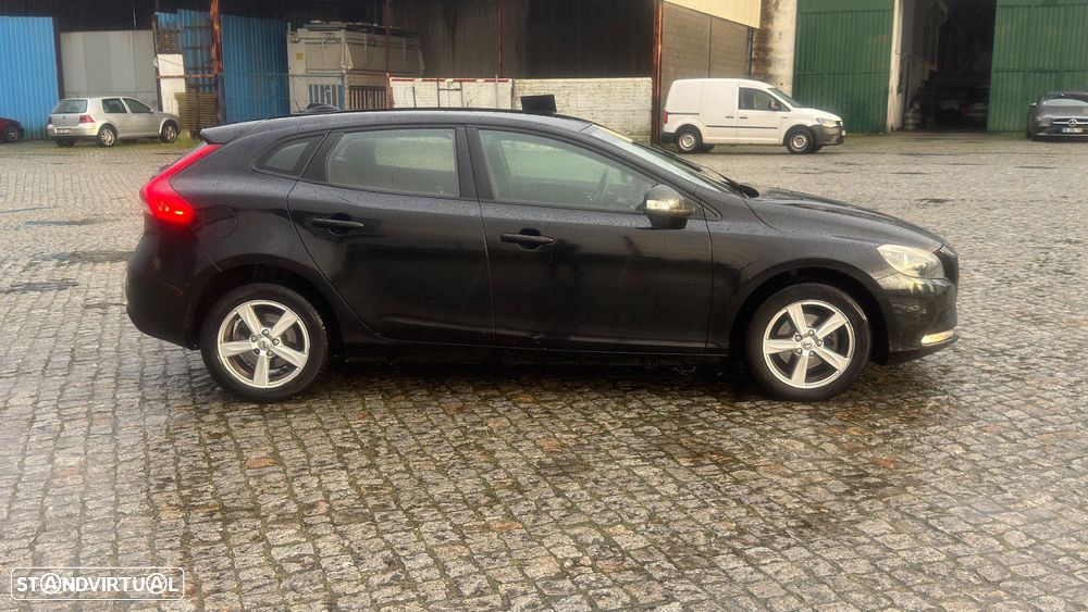 Volvo V40 2.0 D2 Momentum Eco - 3