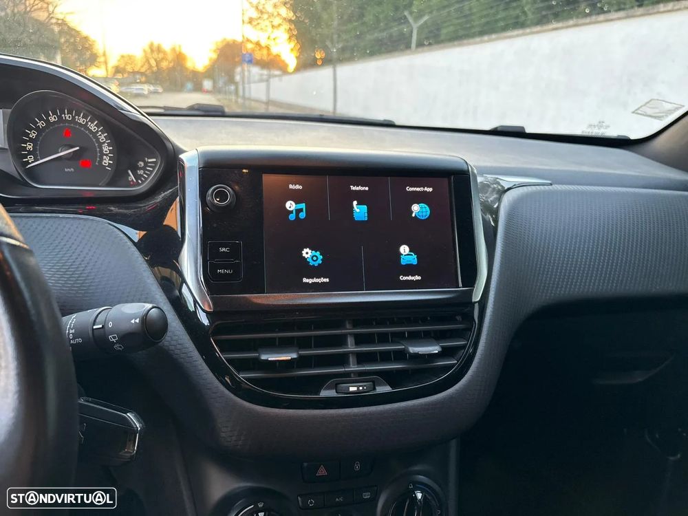 Peugeot 208 1.6 BlueHDi Style - 11