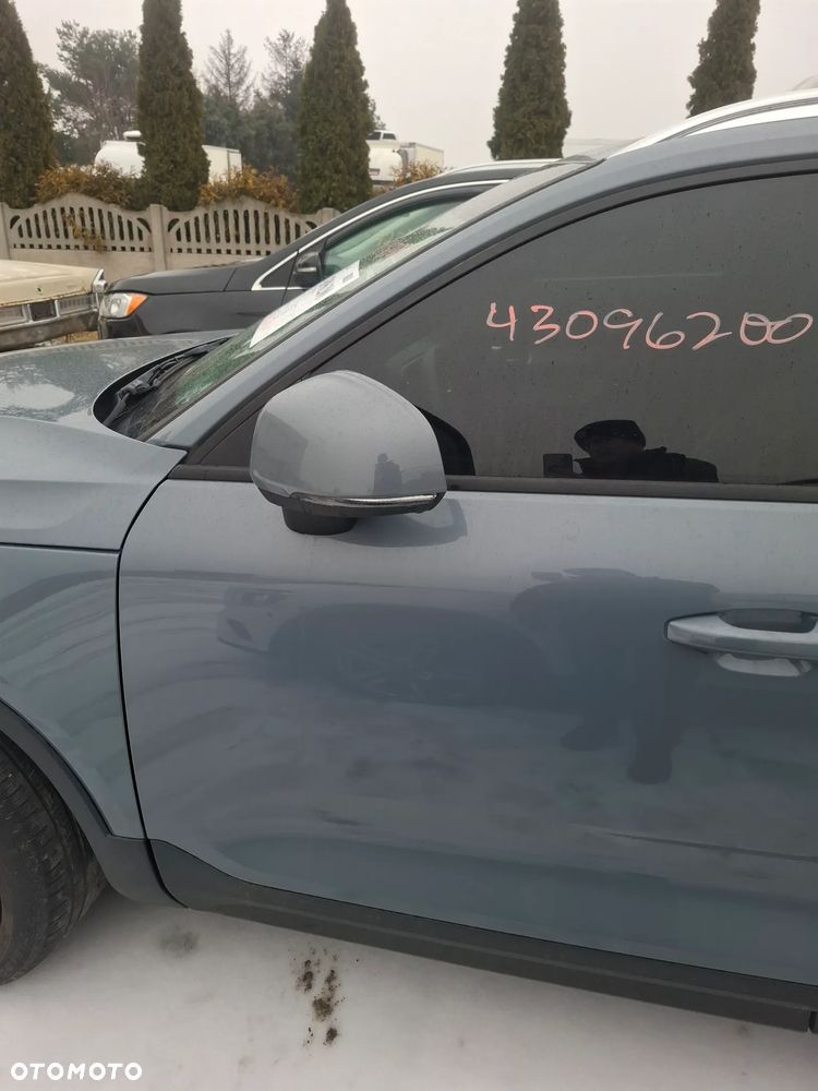 Volvo XC40 Zderzak przód 4 PDC kod lakieru 728 - 9