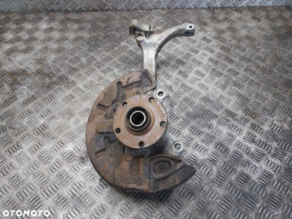 PIASTA ZWROTNICA LEWY PRZÓD AUDI A4 B6 1.9 TDI 8E0407241B - 1