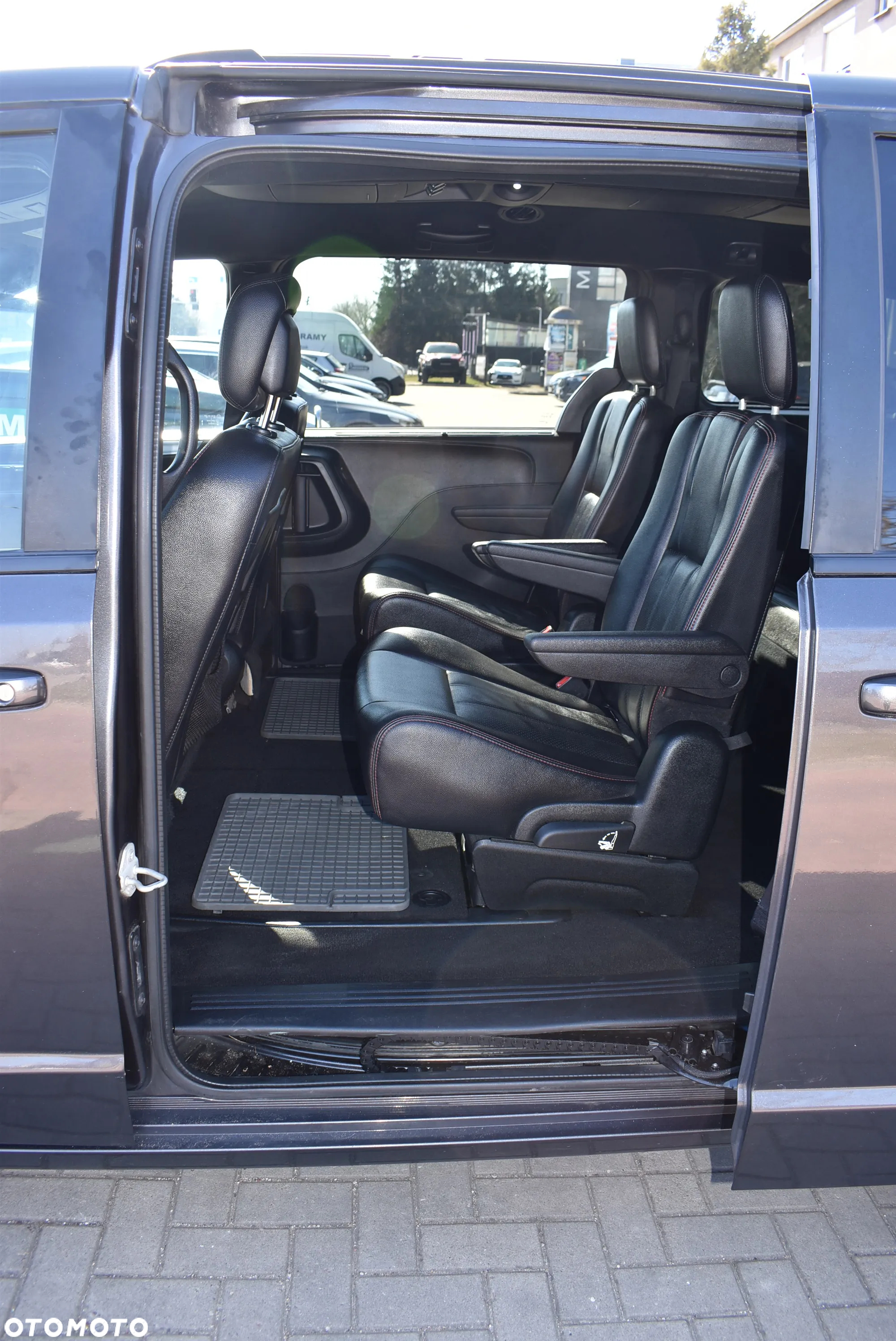Dodge Grand Caravan 3.6 R/T - 26