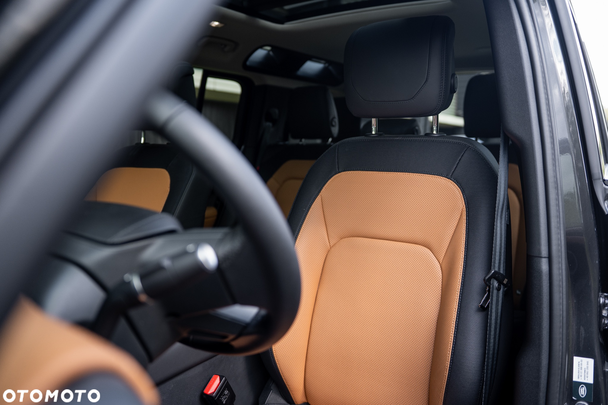 Land Rover Defender - 32