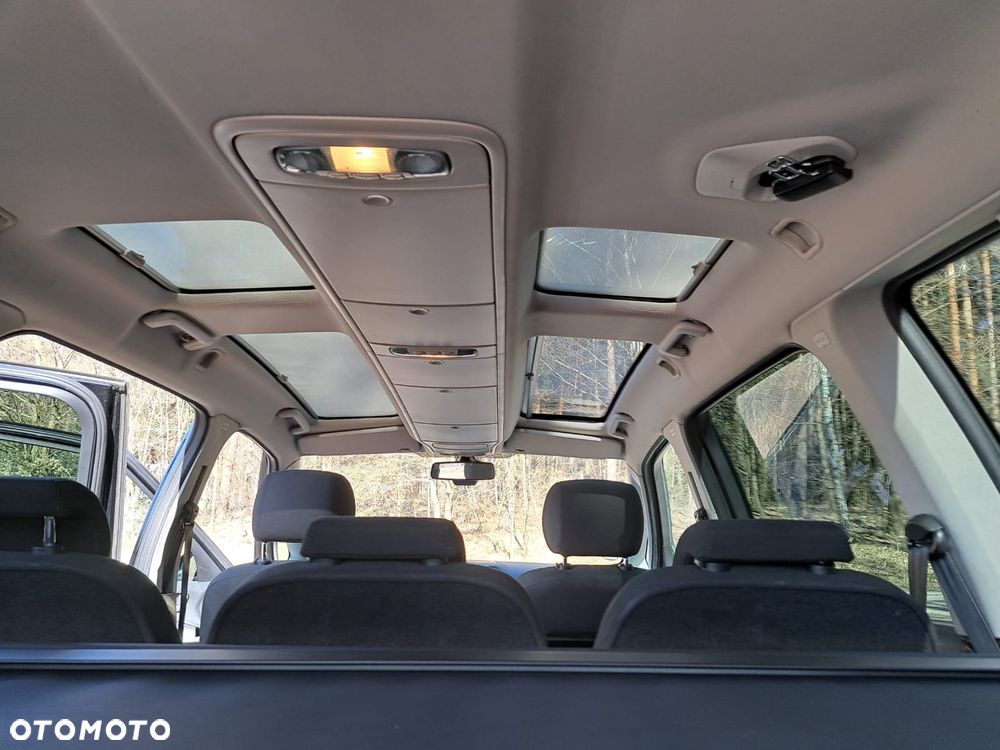 Ford Galaxy 2.2 TDCi DPF Titanium - 13