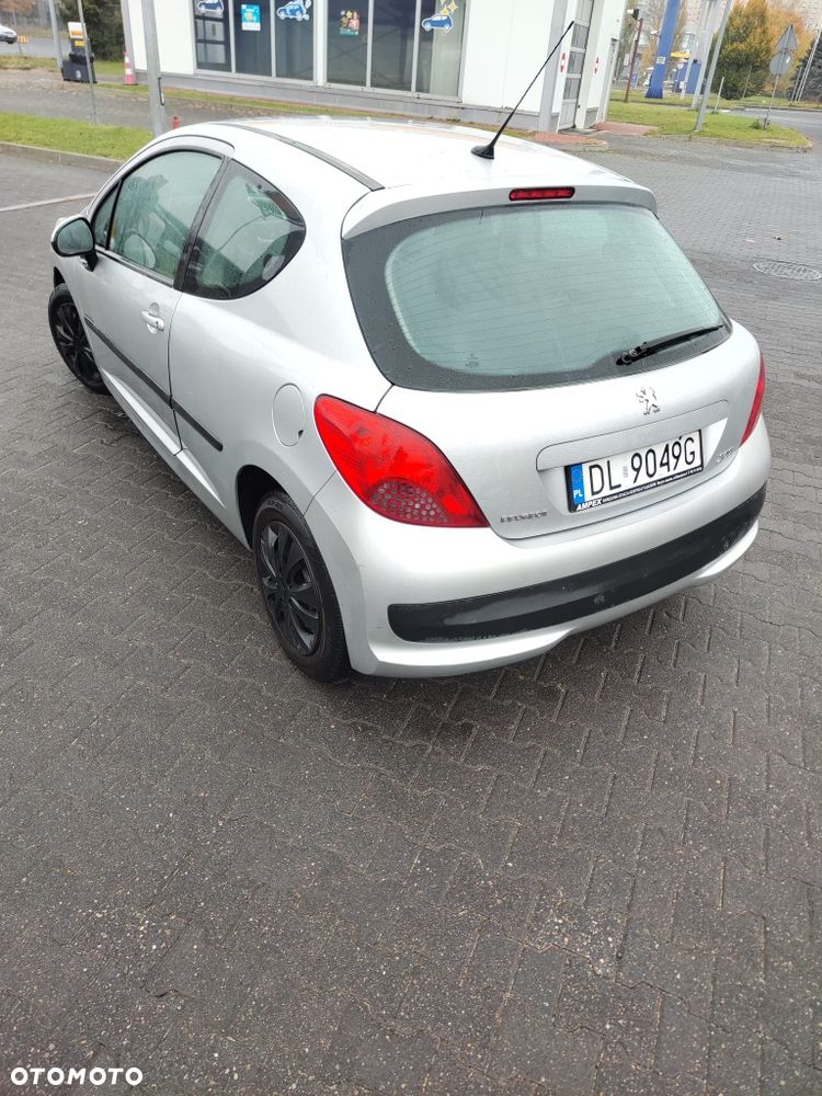 Peugeot 207 2007 photo 4