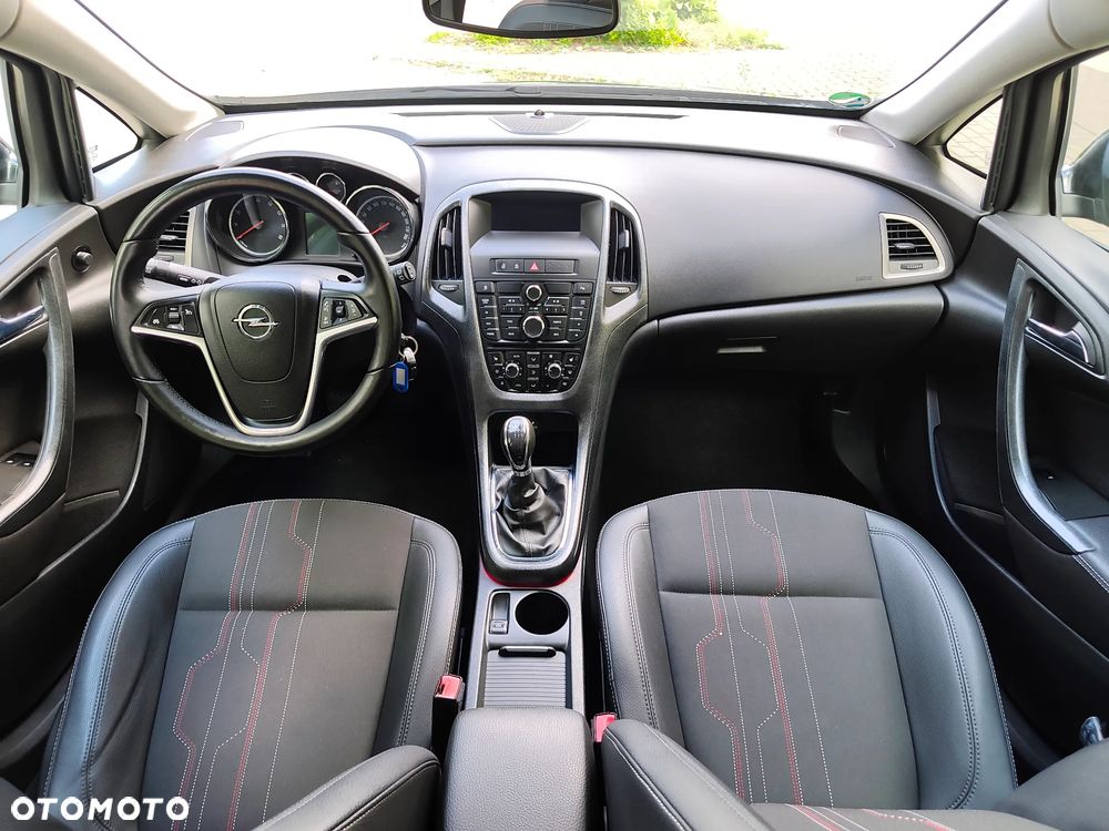 Opel Astra 1.4 Turbo 150 Jahre - 7
