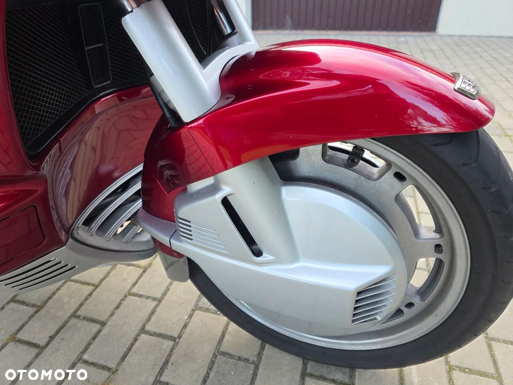 Honda GL - 40