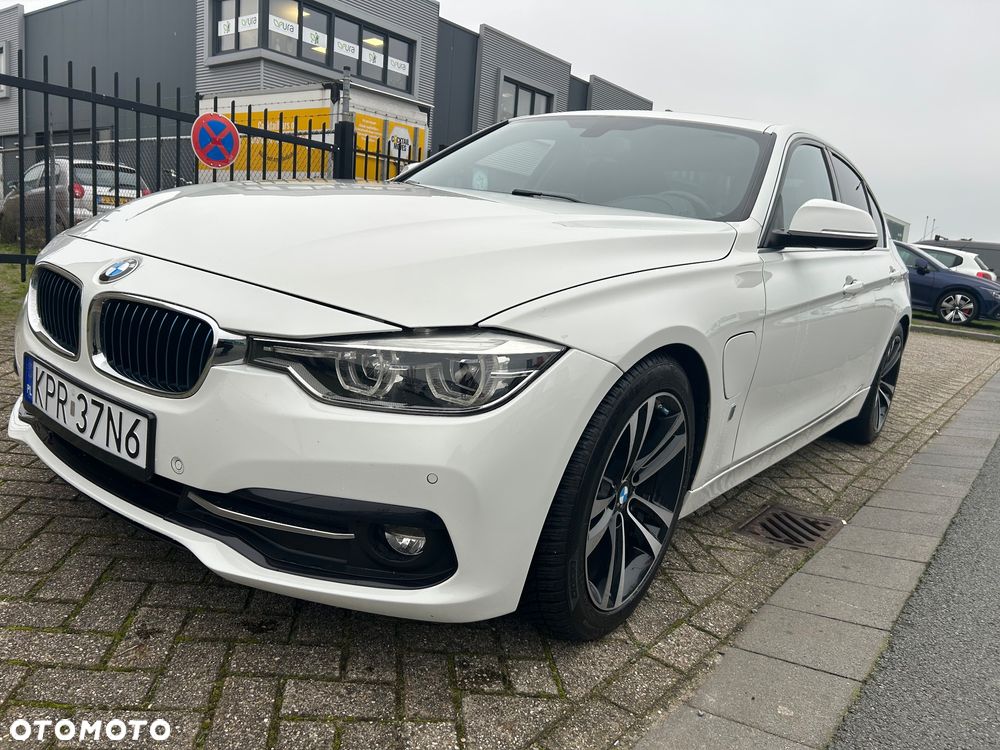 BMW Seria 3 330e iPerformance - 5