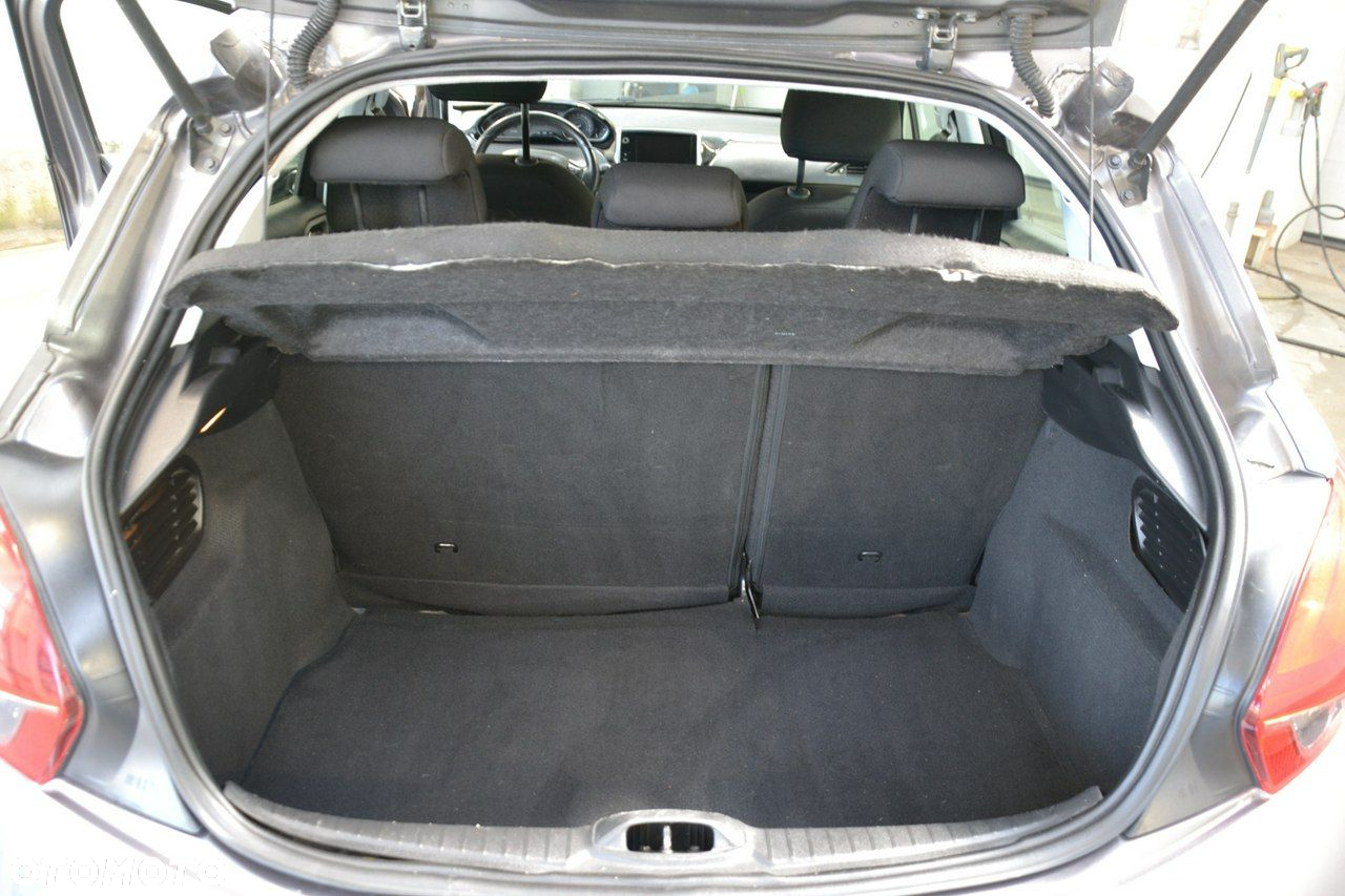 Peugeot 208 - 22