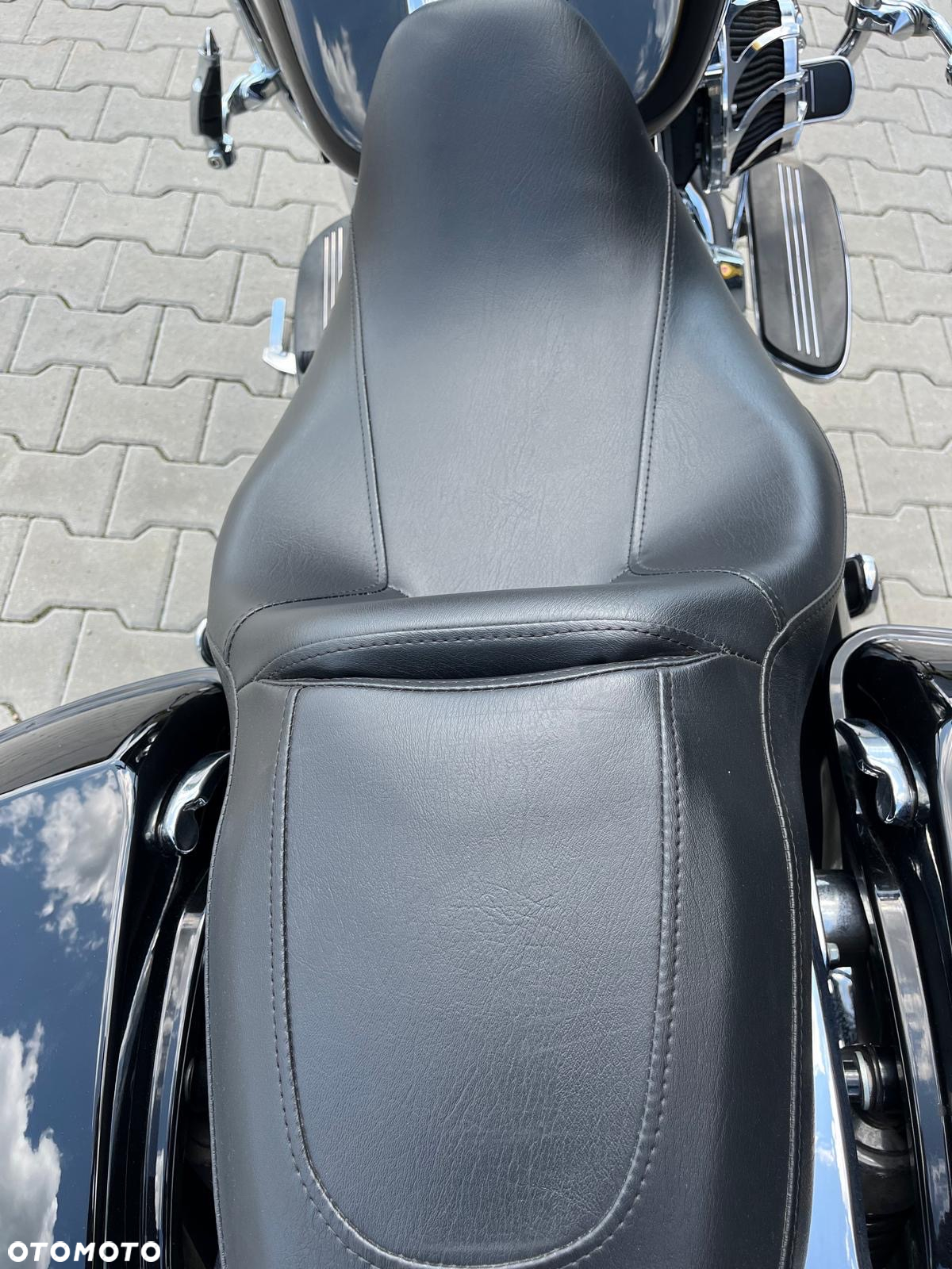 Harley-Davidson Touring Street Glide - 11