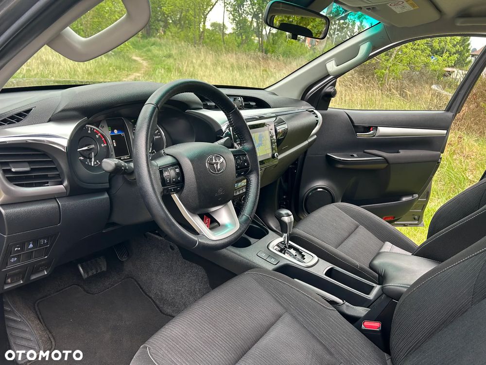 Toyota Hilux 4x4 Double Cab Autm Executive - 16