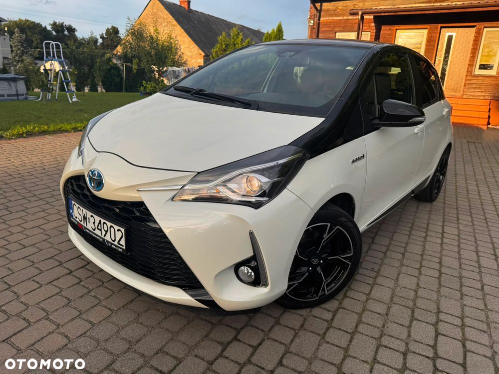 Toyota Yaris Hybrid 100 Selection - 3