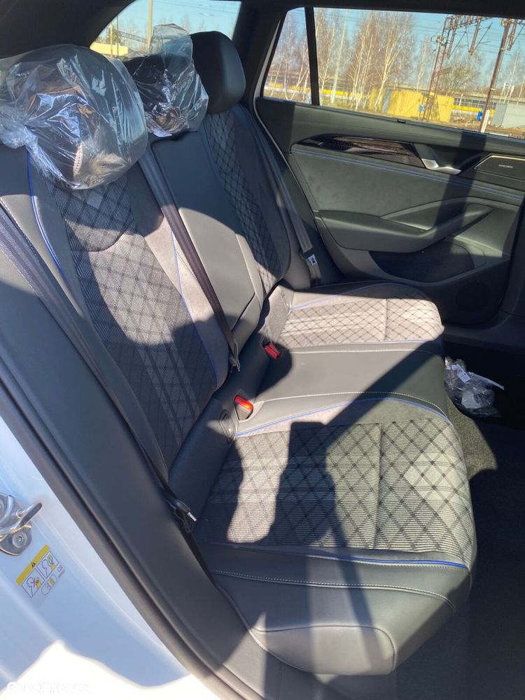 Volkswagen Passat 2.0 TSI 4Mot R-Line DSG - 9