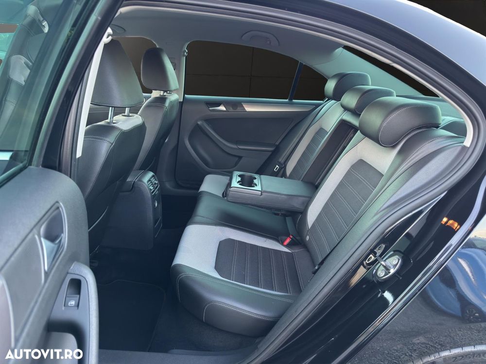 Volkswagen Jetta - 8