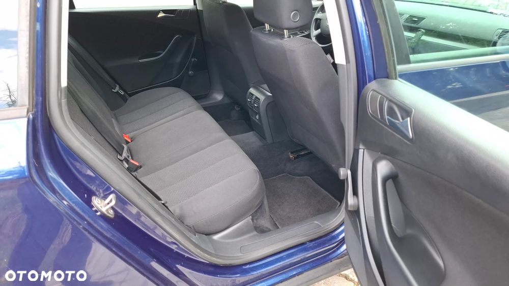 Volkswagen Passat 1.6 FSI Trendline - 16