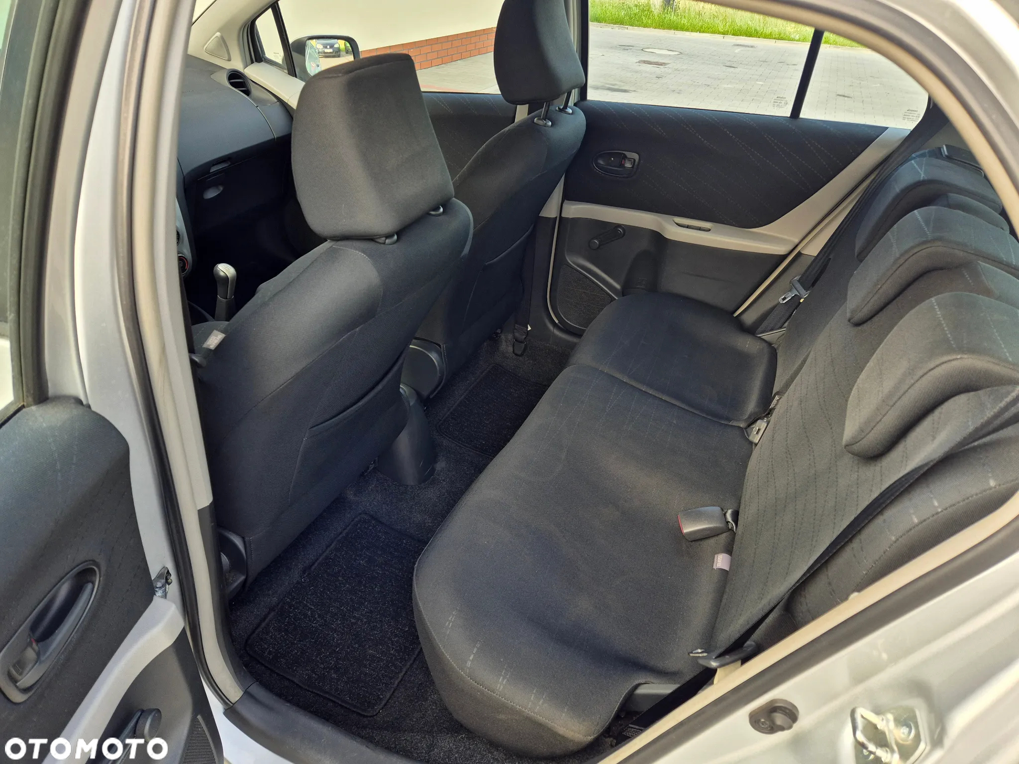 Toyota Yaris 1.0 Premium - 11