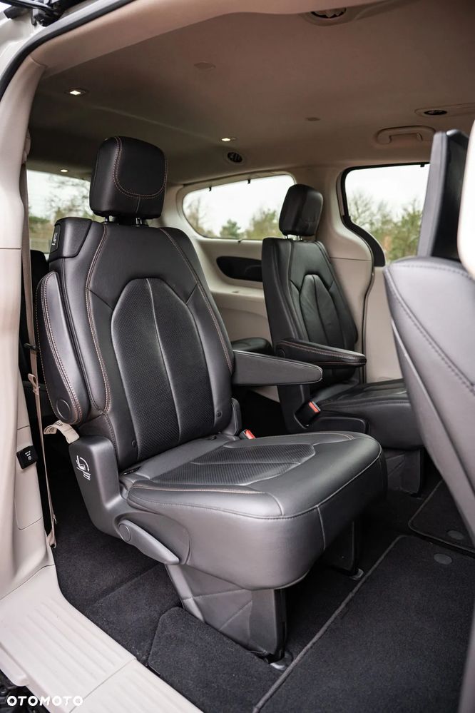 Chrysler Pacifica - 25