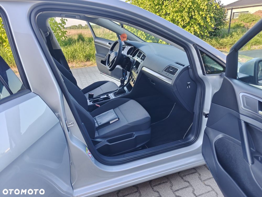 Volkswagen Golf - 5
