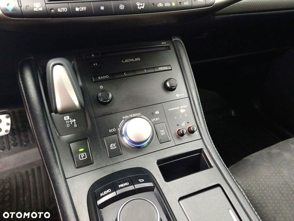 Lexus CT 200h F Sport - 32