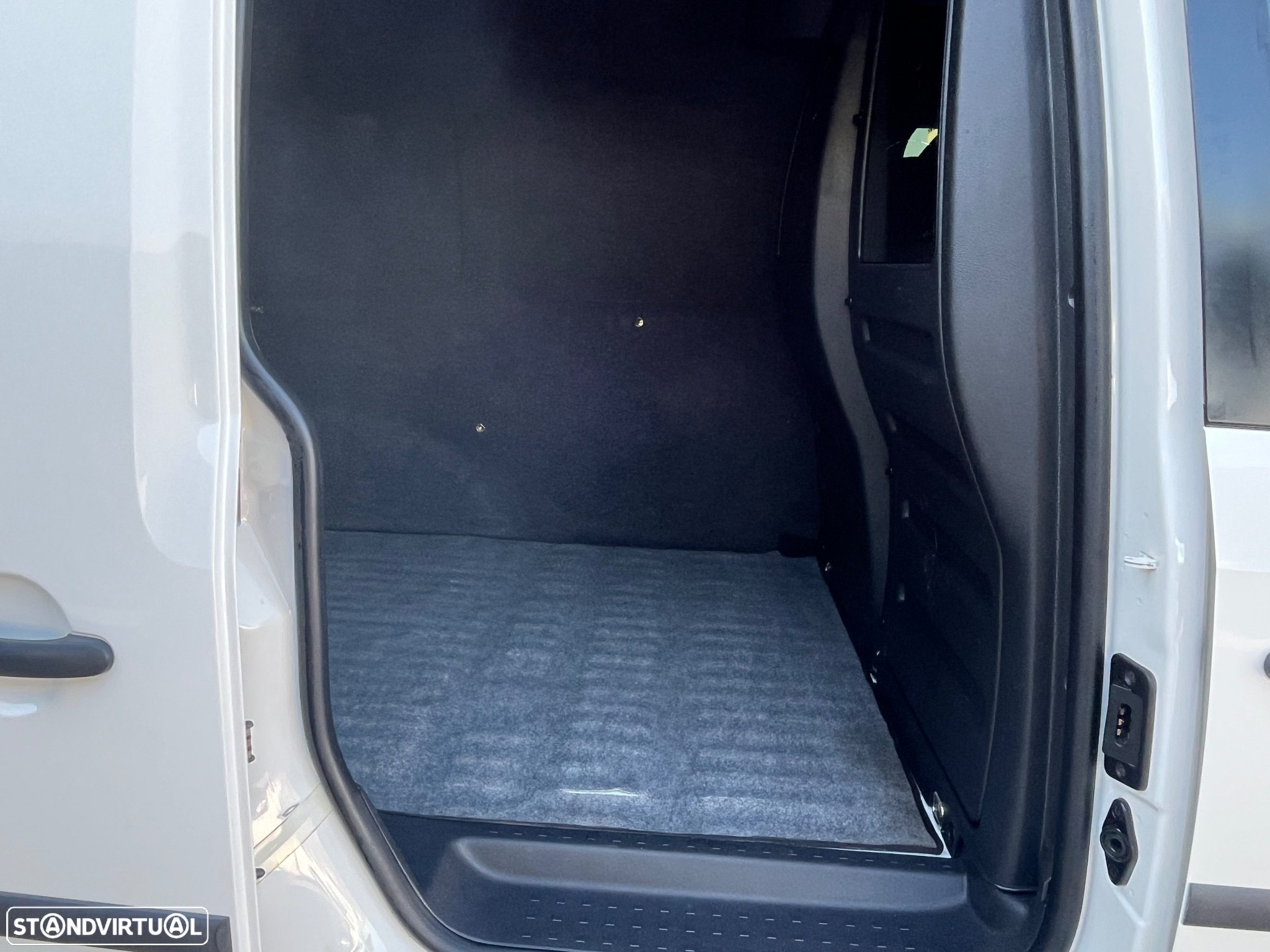 VW Caddy Van 2.0 TDi 150cv Confirtline - 21
