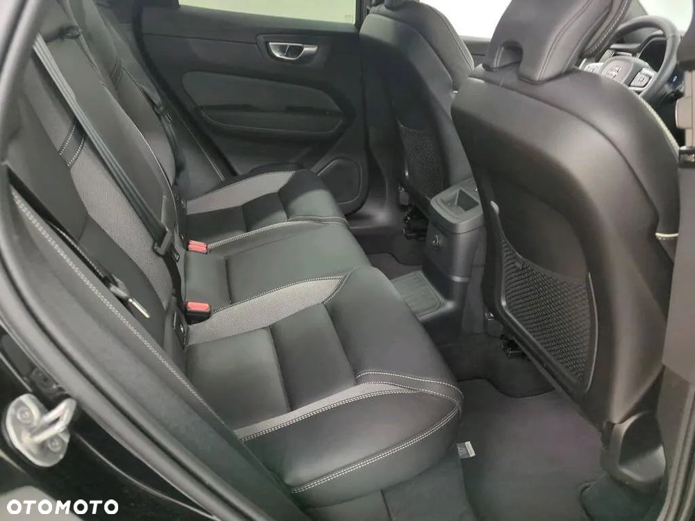 Volvo XC 60 T6 Plug-In Hybrid AWD Plus Black Edition - 9