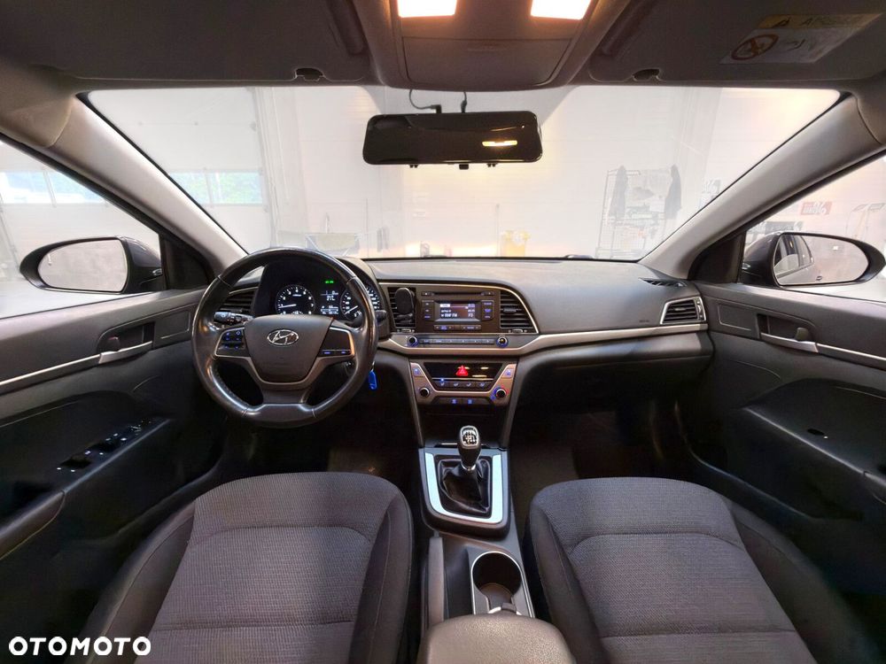 Hyundai Elantra 1.6 Classic Plus - 27