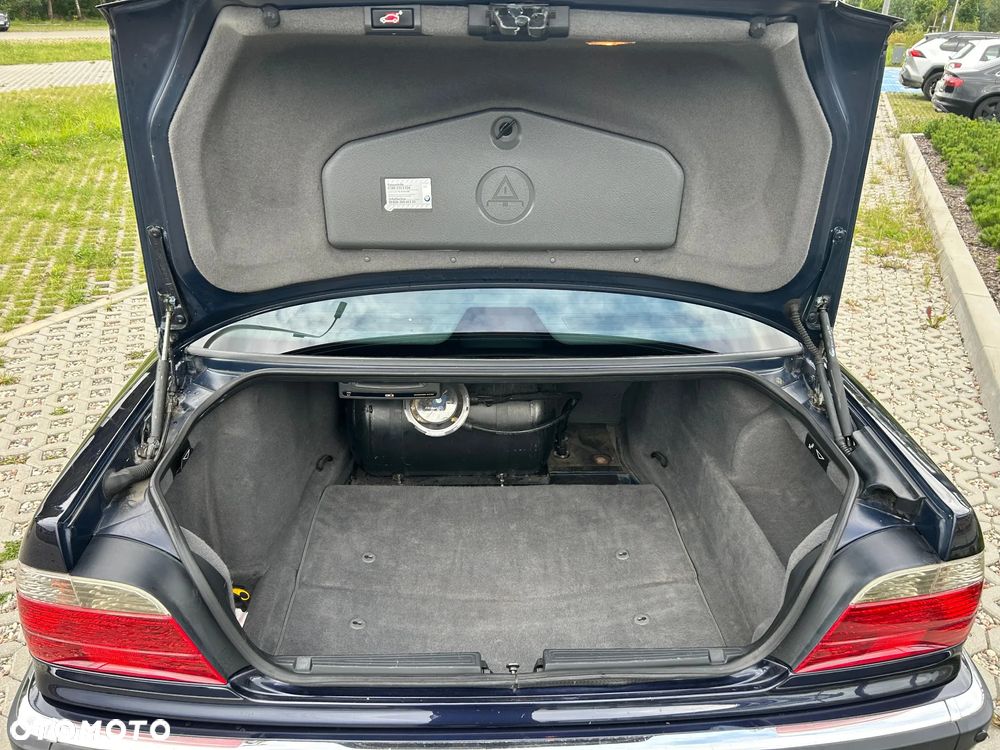 BMW Seria 7 735i - 18